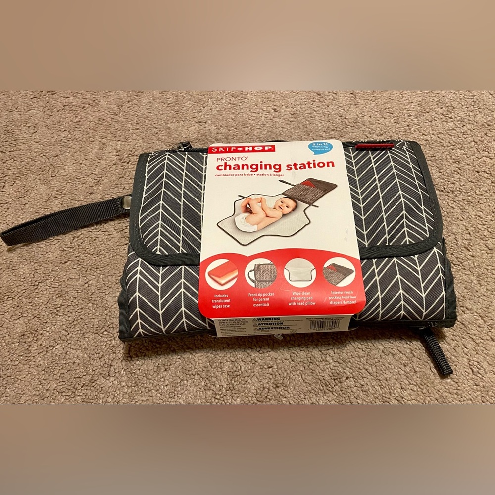 Skip Hop Pronto Portable Changing Station - NEW